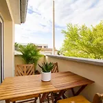 Soleil D'ete - Netflix & Wifi - Balcon - Climatisation - Parking Gratuit - Check-in 24h24 - Emplacement Velos - Goodmarning *