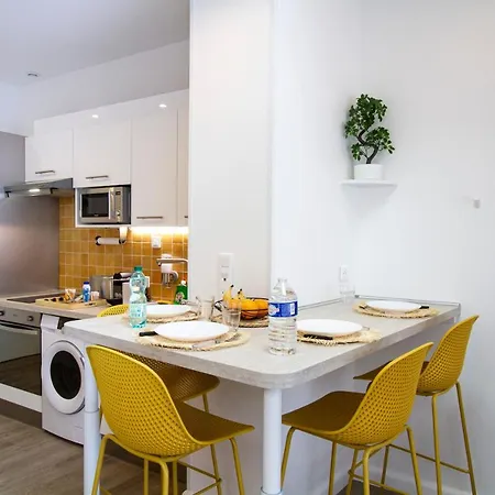 Soleil D'été - Netflix&wifi - Balcon - Climatisation - Parking Gratuit - Check-in 24h24 - Emplacement Vélos - Goodmarning Apartamento *