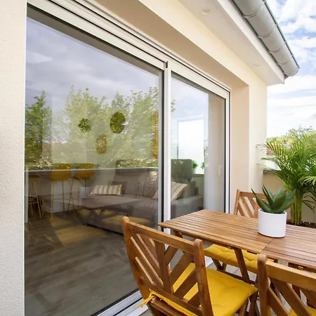 Appartamento Soleil D'été - Netflix&wifi - Balcon - Climatisation - Parking Gratuit - Check-in 24h24 - Emplacement Vélos - Goodmarning Châlons-en-Champagne