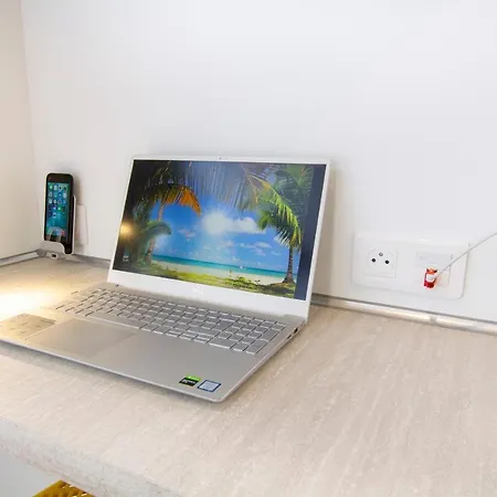 Soleil D'été - Netflix&wifi - Balcon - Climatisation - Parking Gratuit - Check-in 24h24 - Emplacement Vélos - Goodmarning * Châlons-en-Champagne